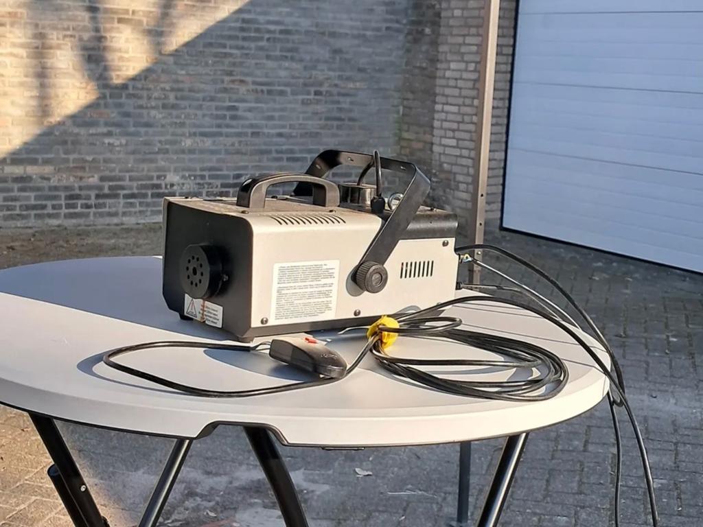 Rookmachine te huur omgeving eindhoven, Ophalen