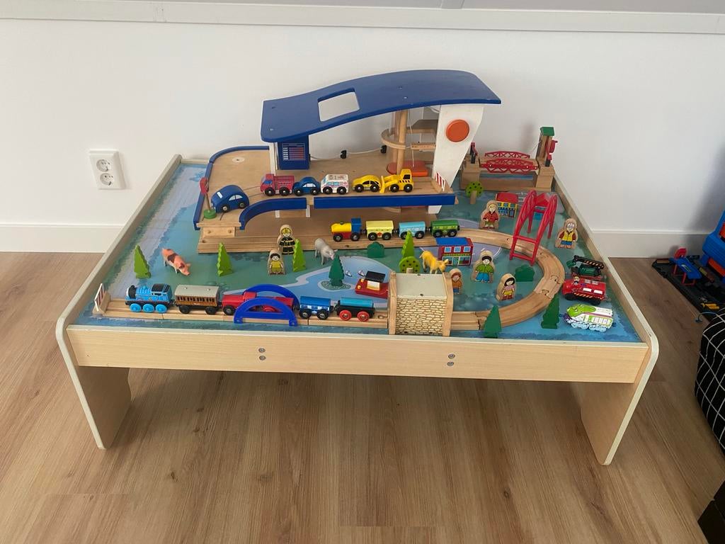 Houten treintafel met treinbaan en station, Ophalen, Gebruikt, Overige typen