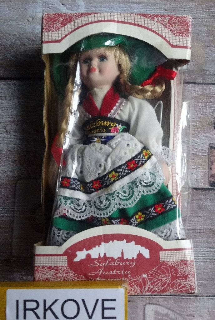 OOSTENRIJKSE POP VAN PORSELEIN * Nieuw In Doos *, Verzamelen, Verzenden, Nieuw, Pop
