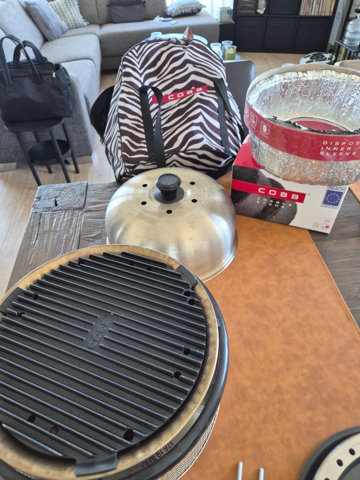 Complete Cobb BBQ set met kookboek en accessoires, Ophalen, Gebruikt, Cobb