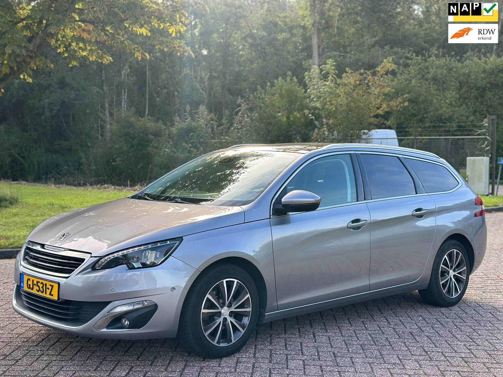 Peugeot 308 SW 1.2 PureTech Allure/AIRCO/CRUISE/LEDER/ALCANT, Gebruikt, Euro 6, 1199 cc, 1165 kg