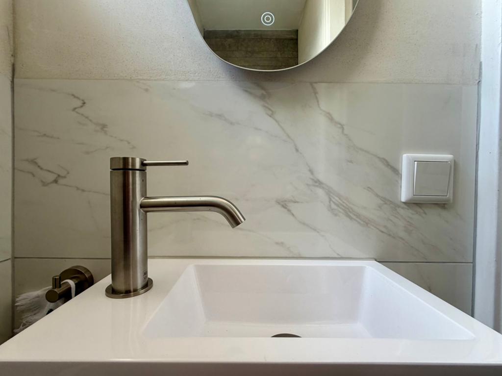 16 Keraben Evoque wandtegels, Blanco, glanzend, 30x90x1 cm, Ophalen of Verzenden, Nieuw, Toilet