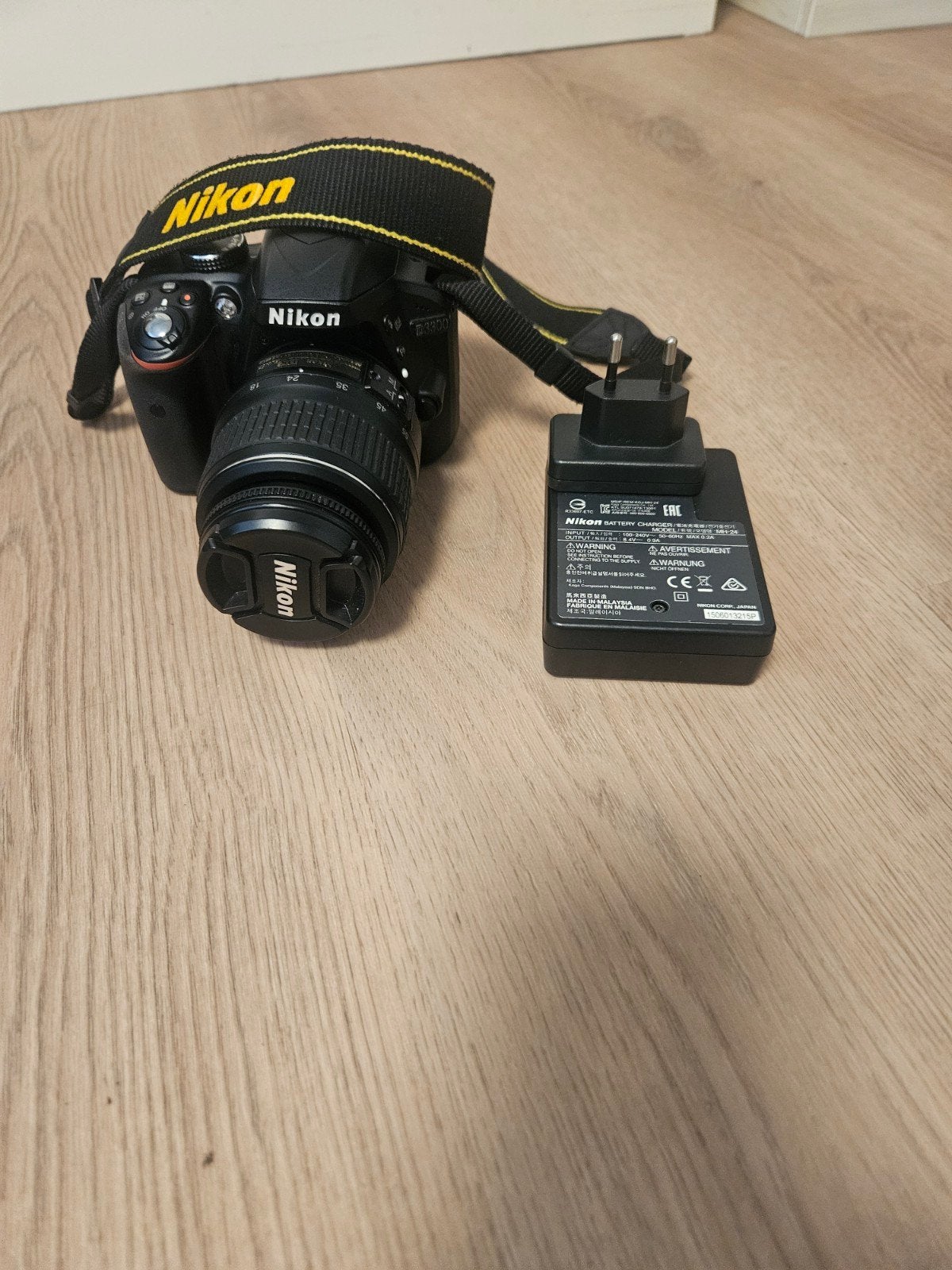 Nikon D3500 Spiegelreflexcamera met lens en oplader, Audio, Tv en Foto, Gebruikt, Spiegelreflex, Accu, 4 t/m 7 keer