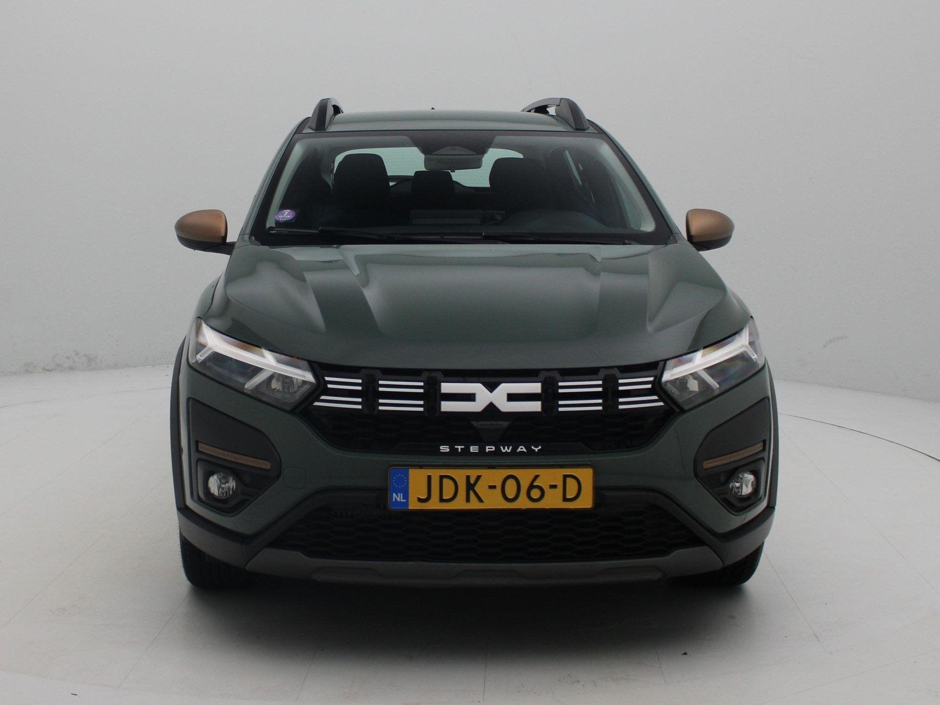 Dacia Sandero Stepway TCe 110 Extreme | lichtmetalen velgen, Voorwielaandrijving, Verwarmde buitenspiegels, Stof, Gebruikt