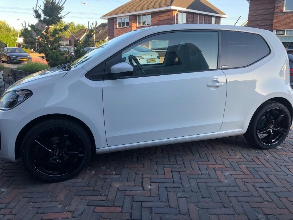 3-Deurs VW up!   2021   17 inch   Full Options, Dealer onderhouden, 4 stoelen, USB, Handgeschakeld