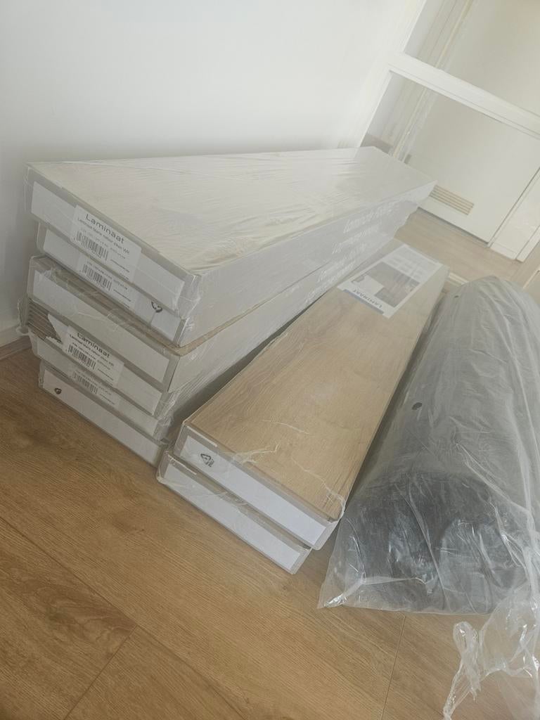 Laminaat 21,37 m2 nieuw  en 1 ondervloer 25m2 nieuw in pak, Ophalen, 50 tot 150 cm, Nieuw, 10 m² of meer