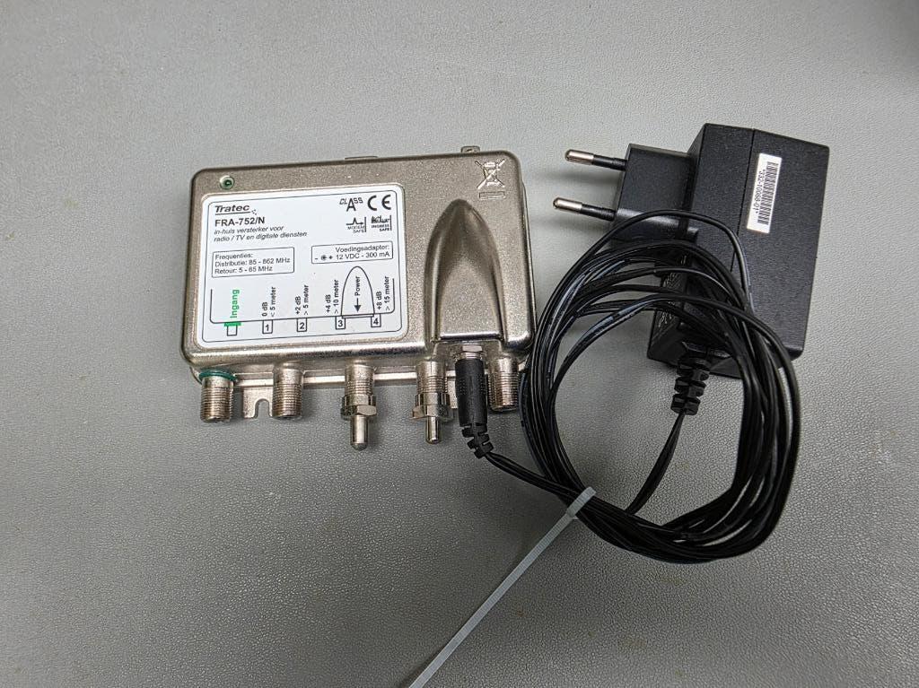 Tratec FRA-752/N coax versterker, Ophalen of Verzenden, Gebruikt, Minder dan 2 meter, Coaxiale kabel