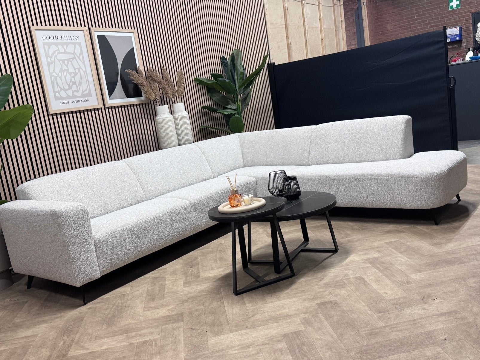 ZGAN | Micco Bouclé Hoelbank - Grijs - Licht Grijs - 282x250, Hoekbank, Ophalen of Verzenden, Zo goed als nieuw, X