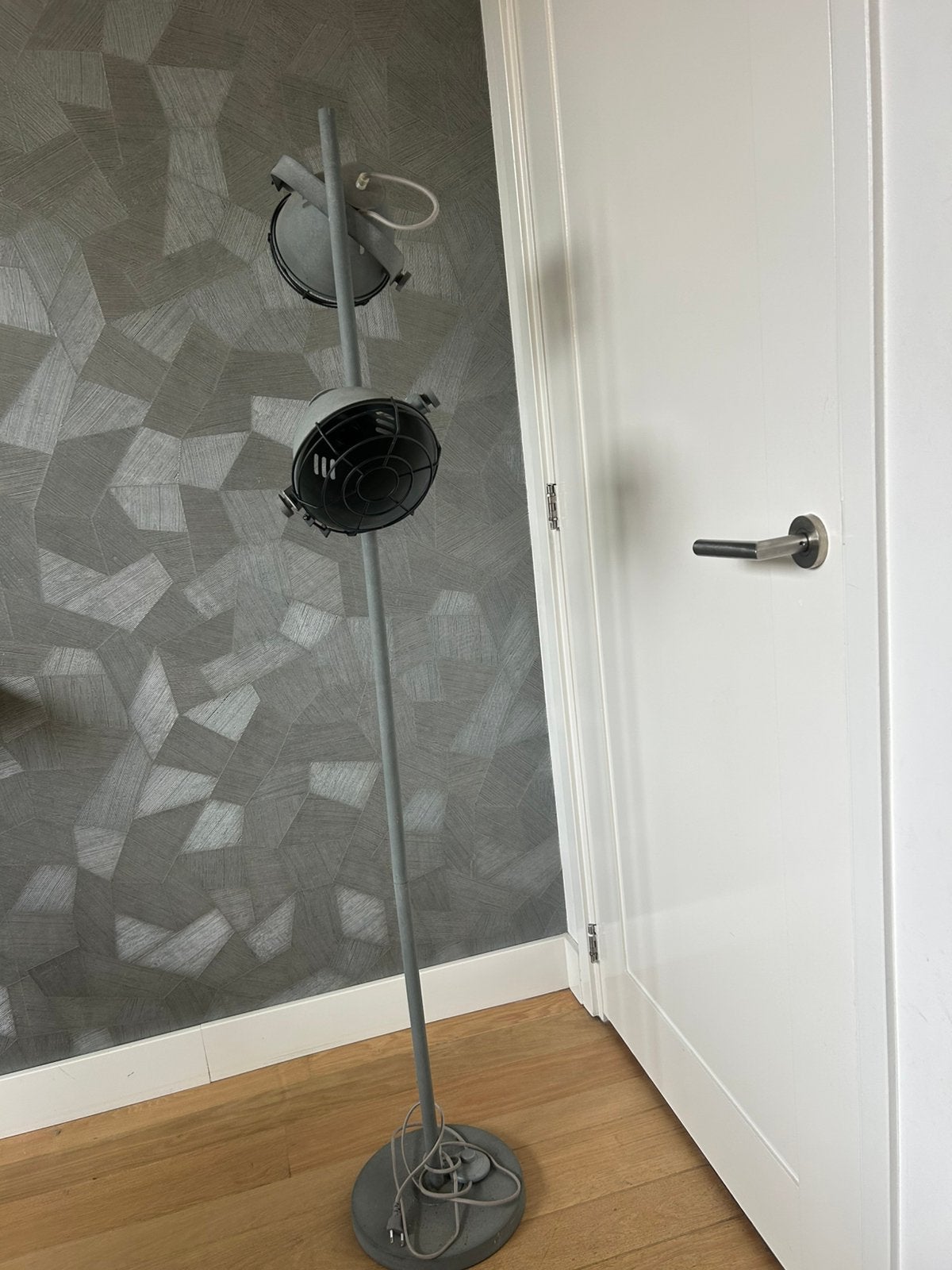 Staande lamp met 2 kappen in kleur groen, grijs, Ophalen, Zo goed als nieuw, Metaal, 150 tot 200 cm