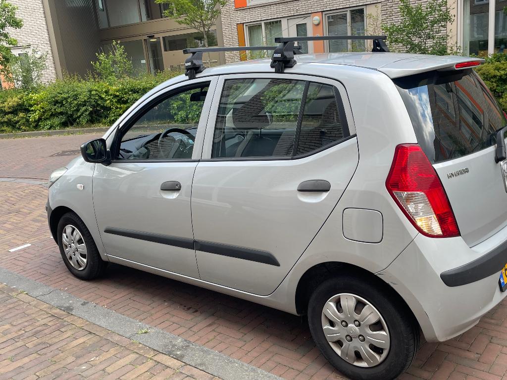 Hyundai i10 1.1 I 5DR 2010 Grijs, Auto's, Voorwielaandrijving, Stof, 31 €/maand, 4 cilinders