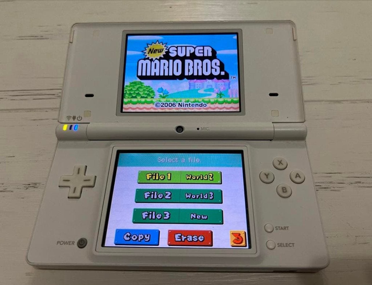 Witte Nintendo DSi met games - in hele goede staat!, Spelcomputers en Games, Met games, Wit, Ophalen of Verzenden, Zo goed als nieuw