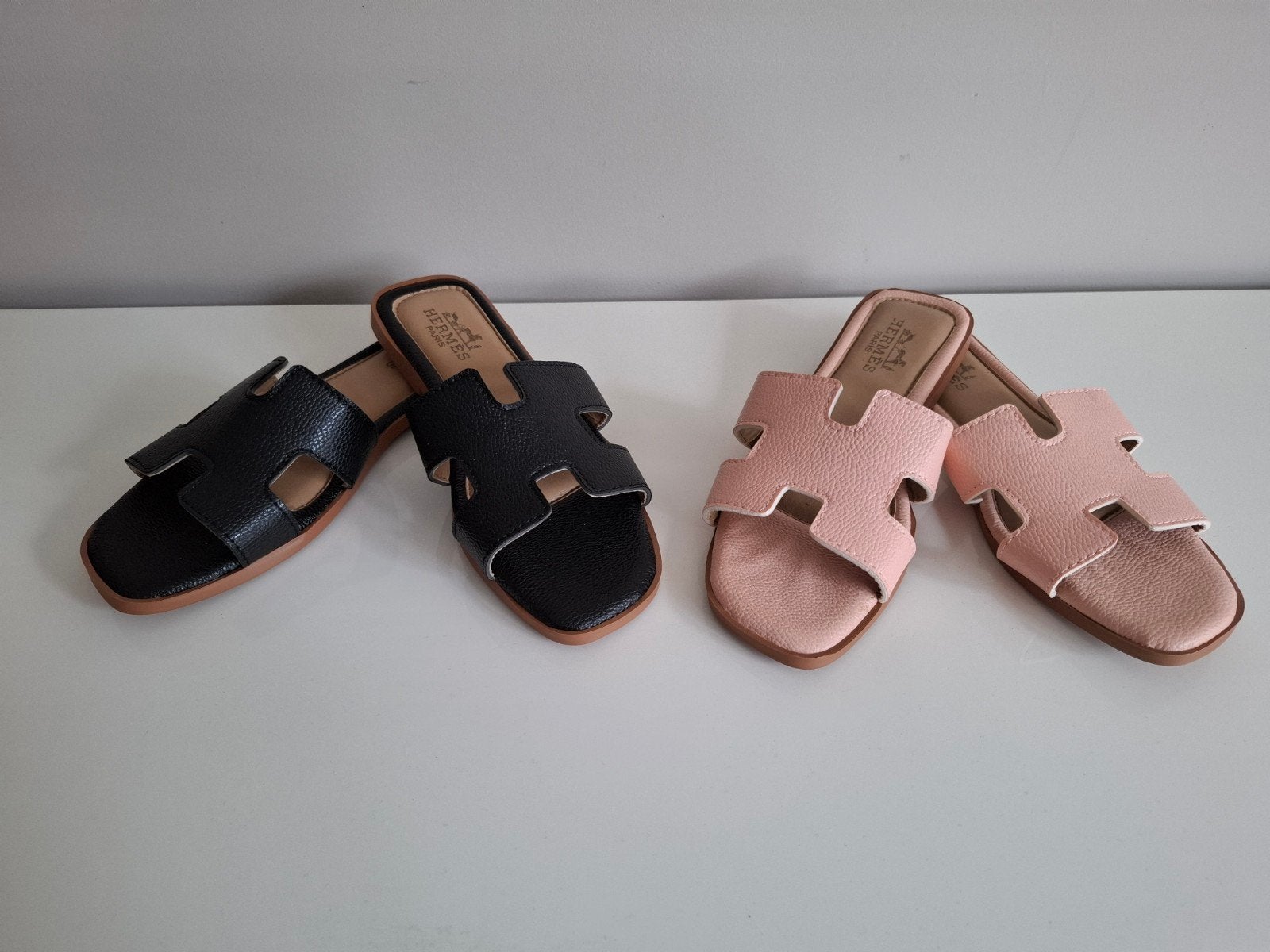 Nieuwe Hermes slippers maat 38 (ook apart te koop), Kleding | Dames, Slippers, Zwart, Nieuw, Ophalen of Verzenden