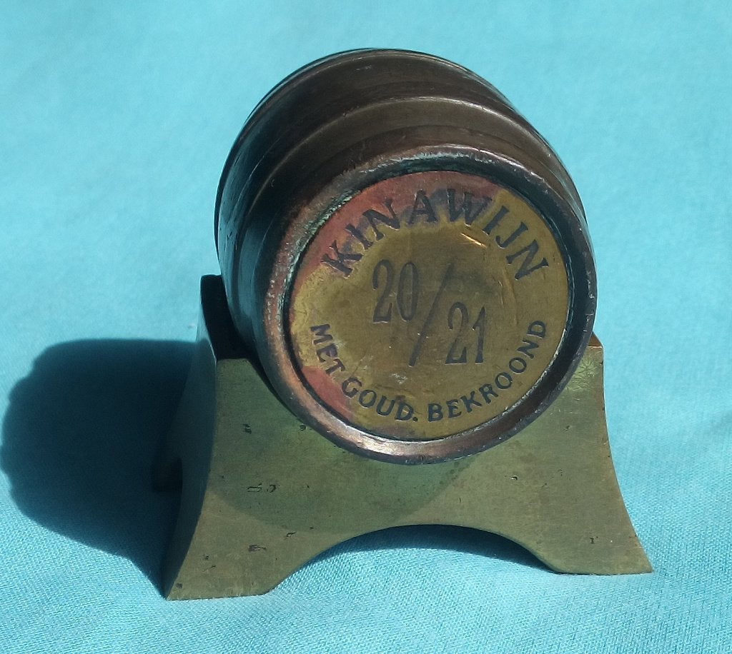 ANTIEK 1920s KINA WIJN RECLAME KOPEREN WIJNVAT OP DRAGER, Verzenden, Gebruikt, Overige typen
