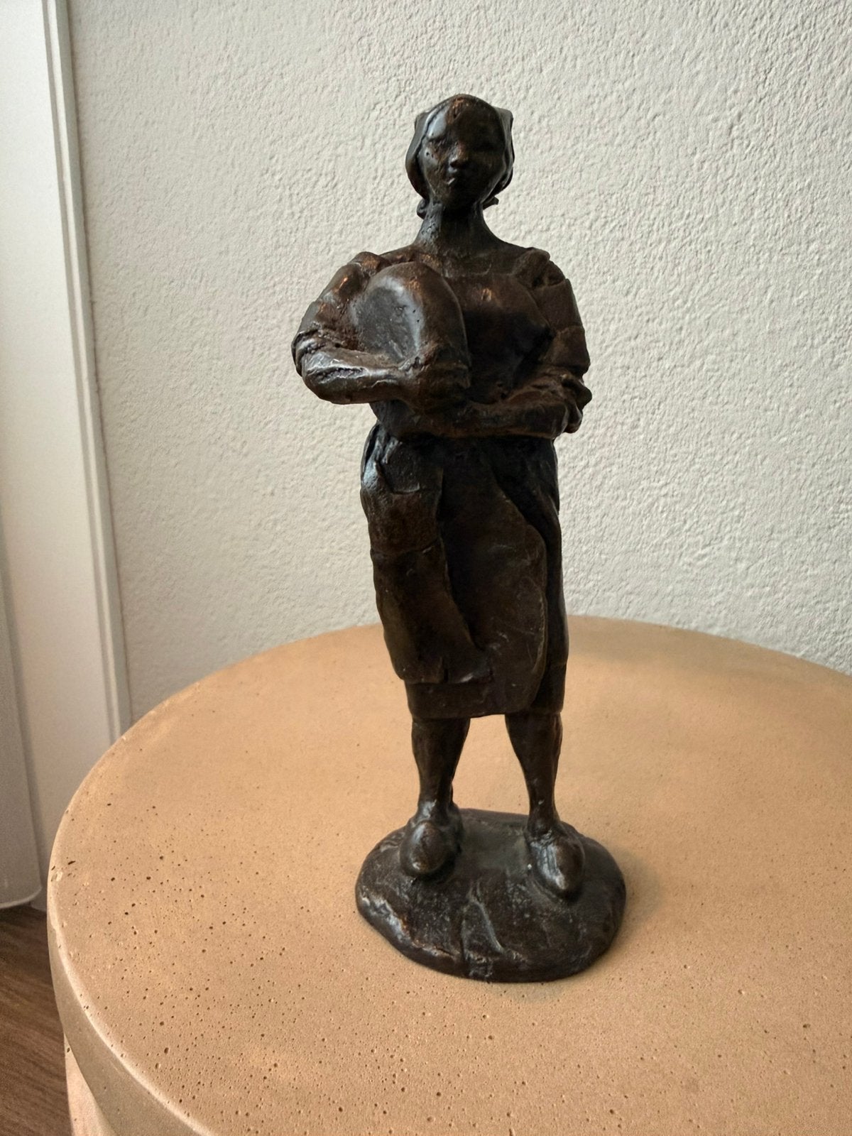 Bronzen beeld ‘De Kaasboerin’ - Ineke van Dijk (Gouda), Verzamelen, Beelden en Beeldjes, Zo goed als nieuw, Mens, Ophalen of Verzenden