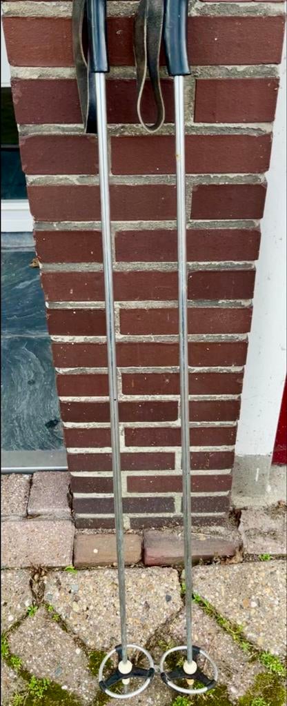 Vintage set skistokken 141 cm met leren handvaten, Gebruikt, Stokken, 100 tot 140 cm, Skiën