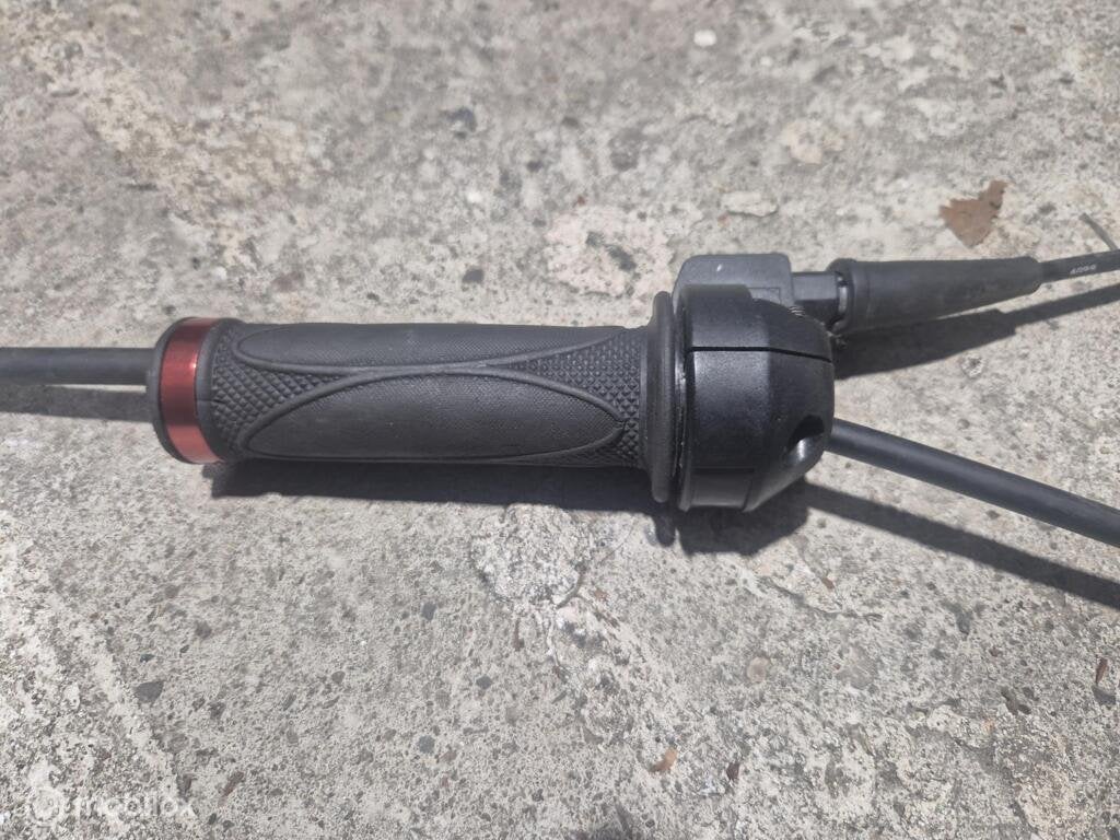Gashandvat gashendel Domino handvaten gaskabel handvat, Gebruikt, Factorystore.service@ducati.com, Ophalen of Verzenden, Via Antonio Cavalieri Ducati, 74/5, 74/6, 40132 Bologna BO