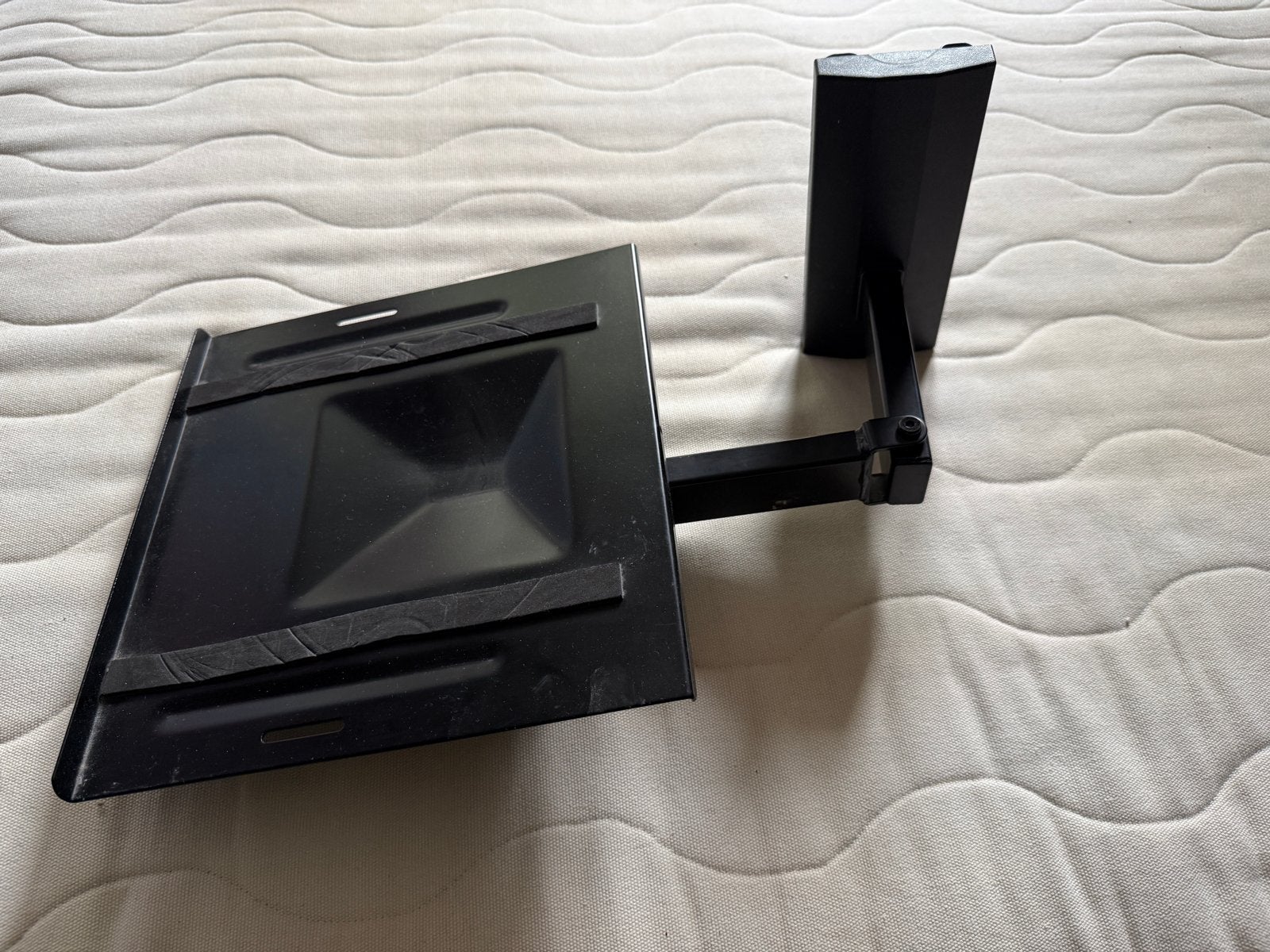 Zwarte universele muurbeugel voor tv of monitor, Ophalen, Gebruikt