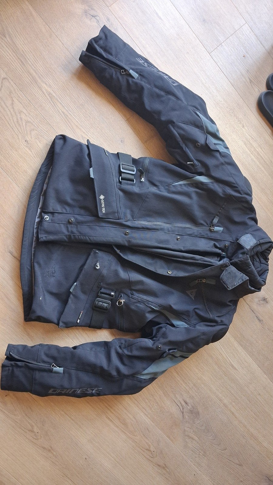 Dainese Motorjas Maat 56 - Zwart Textiel met Gore-Tex, Motoren, Kleding | Motorkleding, Ophalen, Dainese, Jas | textiel, Heren