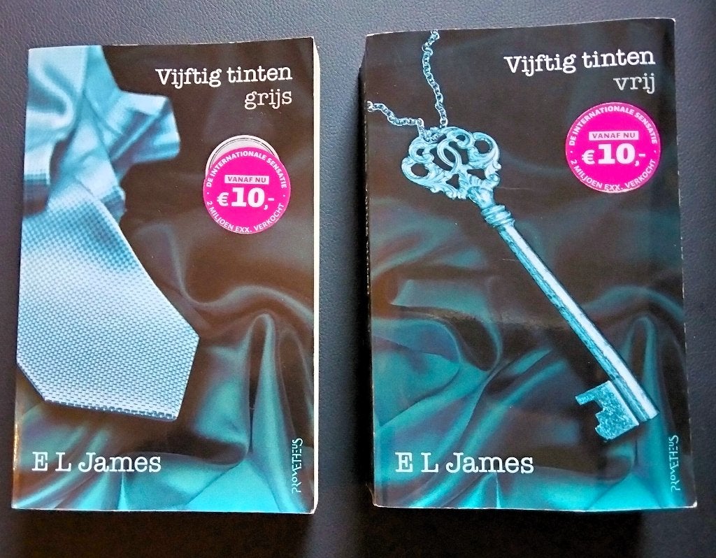 2 boeken: Vijftig tinten grijs, Vijftig tinten vrij, Boeken, Ophalen of Verzenden, Gelezen, Populaire fictie
