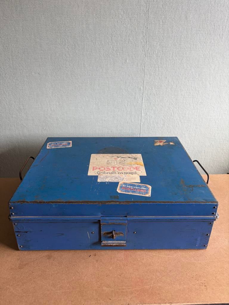 Vintage blauwe metalen PTT geldkist met handvatten, Ophalen of Verzenden