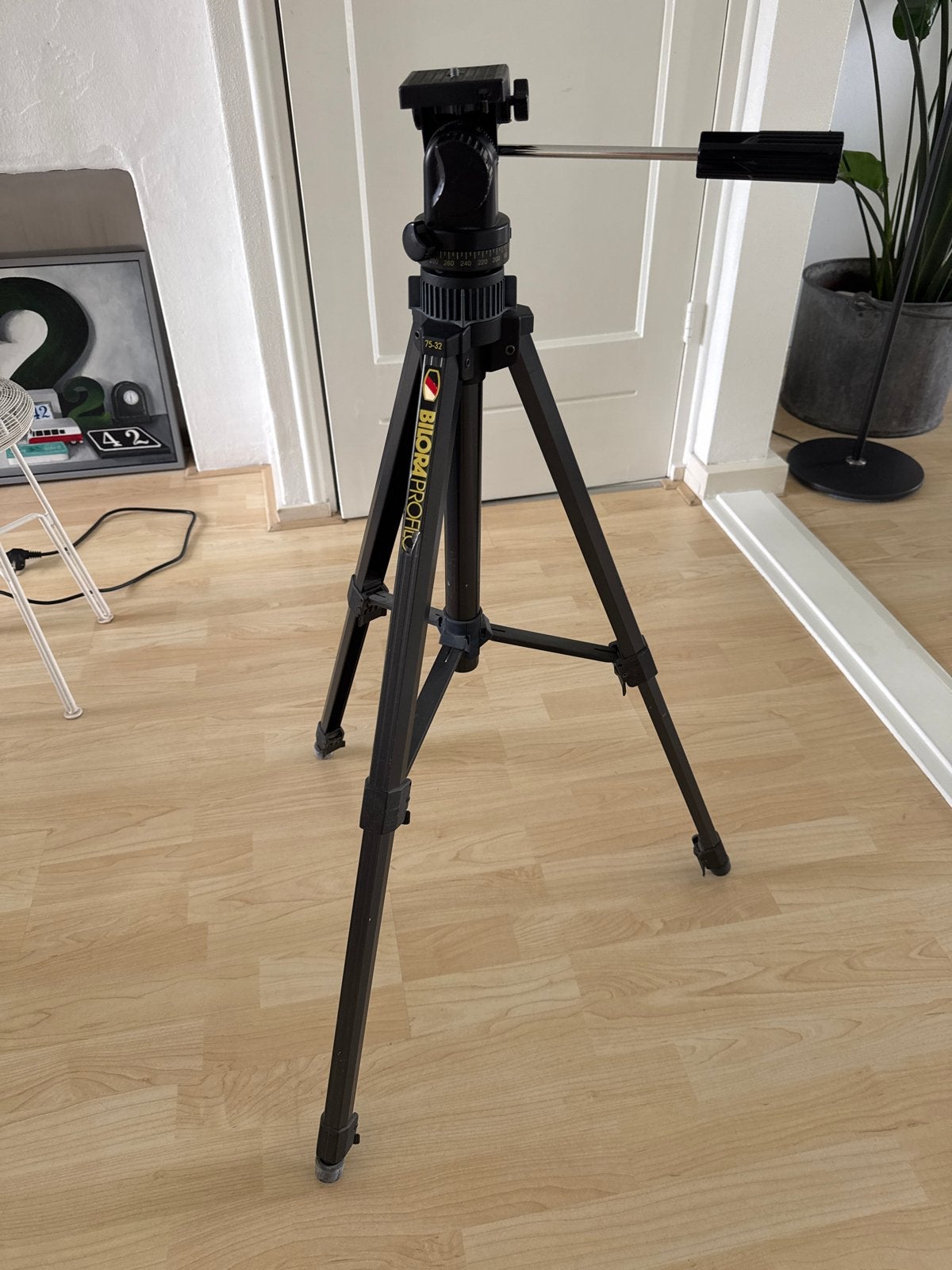 Bilora Profilo 75-32 Driepoot Statief, Gebruikt, Bilora, 175 cm of meer, Inklapbaar