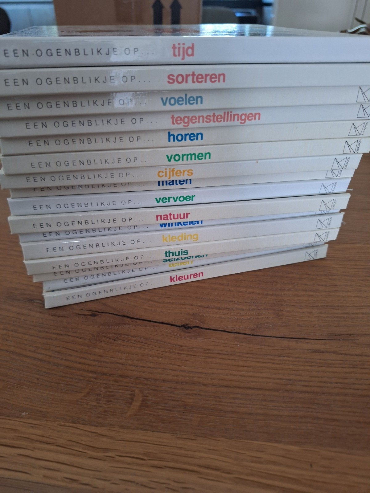 Een ogenblikje op... 12-delige kinderboekenset, Ophalen of Verzenden, Zo goed als nieuw, Onbekend, Non-fictie