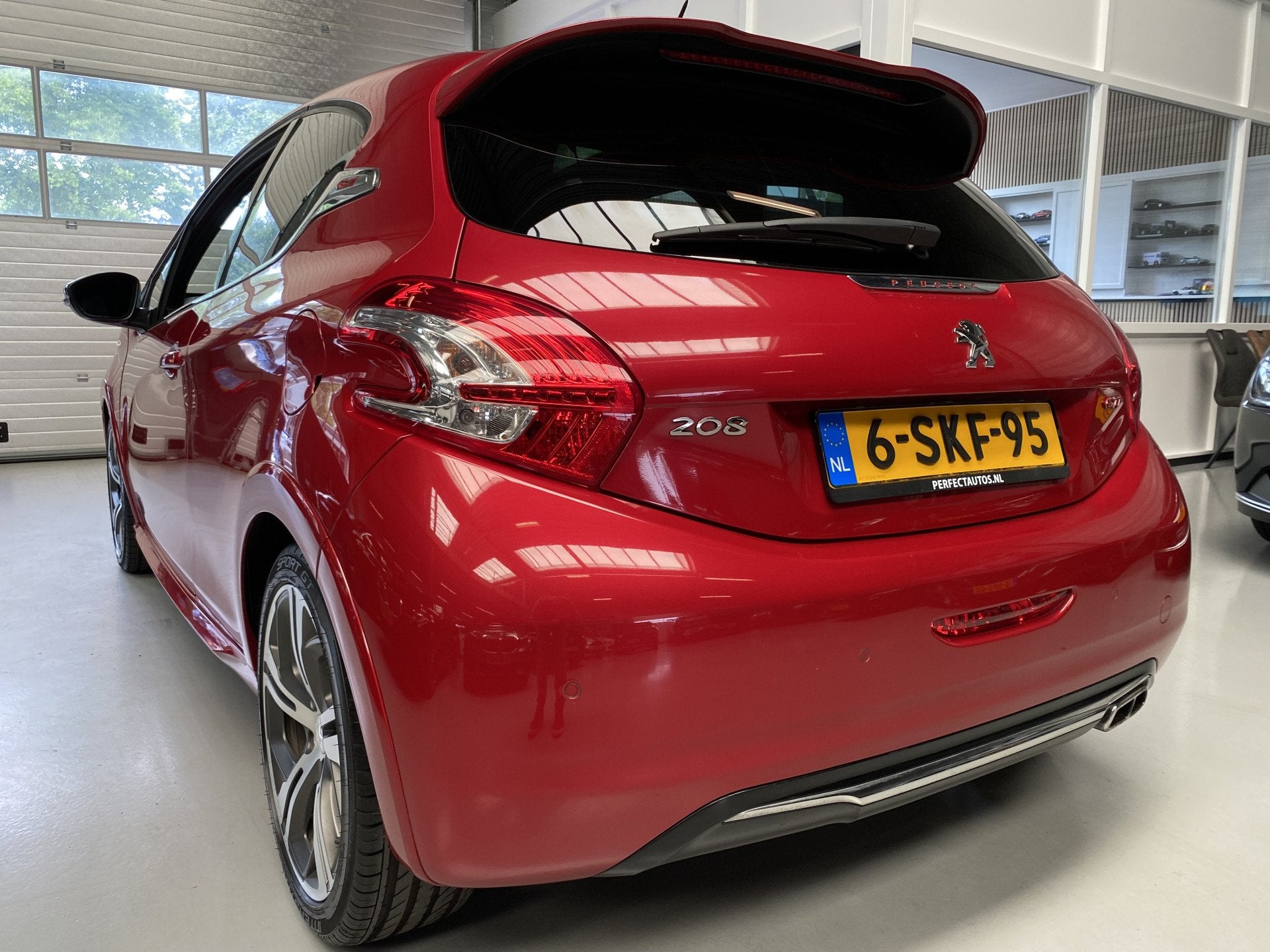 Peugeot 208 1.6 THP GTi JBL Audio, Navi, Cruise, Voorwielaandrijving, Gebruikt, Zwart, 49 €/maand