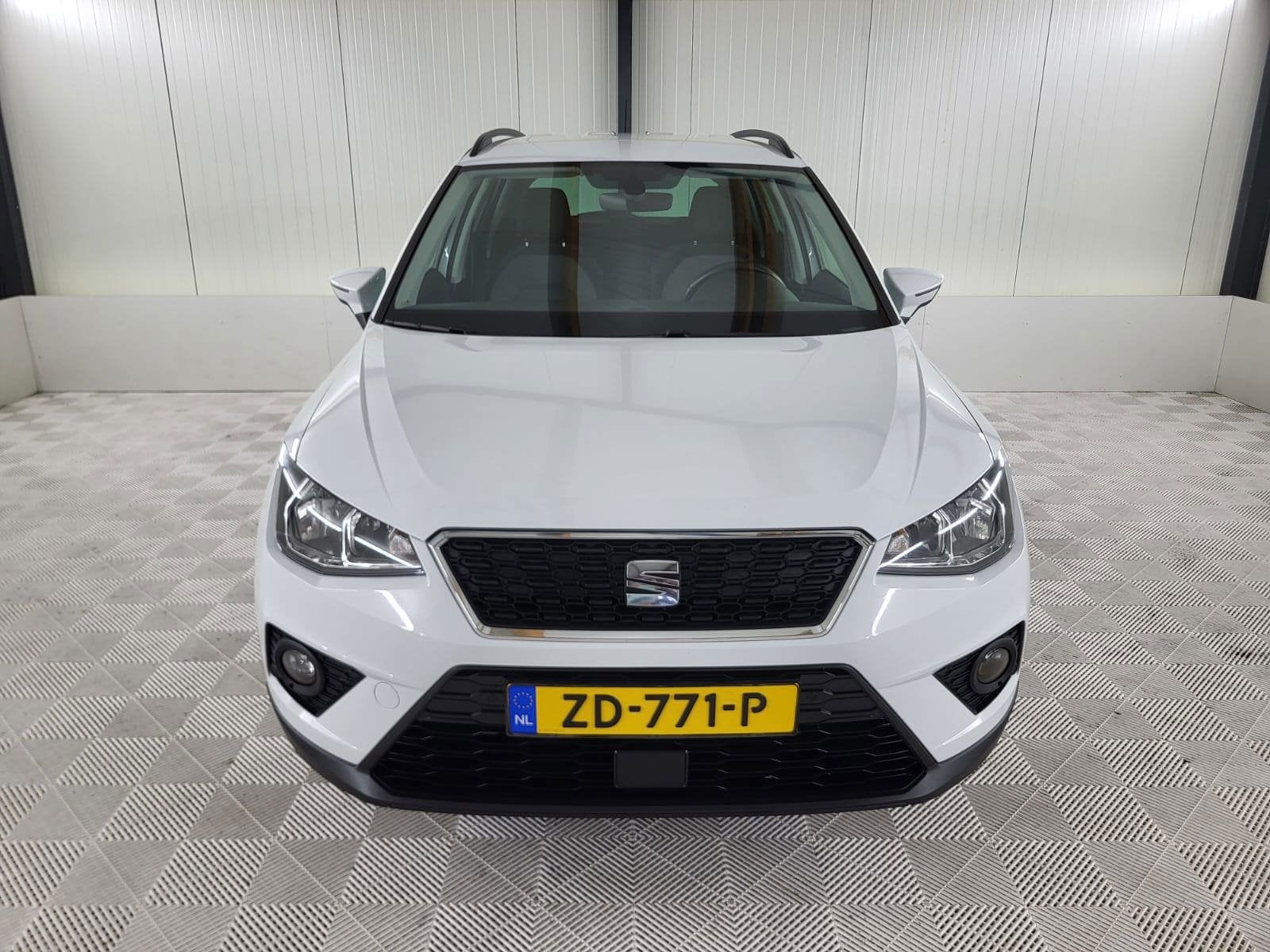 Seat Arona Style Business Intense Automaat, Camera, Navigati, Auto's, Stof, Verwarmde buitenspiegels, 116 pk, Origineel Nederlands