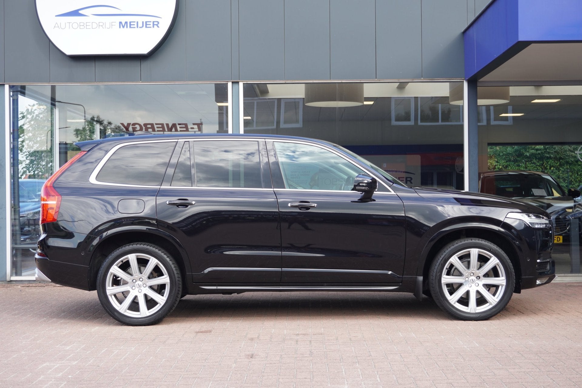 Volvo XC90 2.0 T5 AWD Inscription Automaat | Airco | Navigat, Dealer onderhouden, Gebruikt, 1969 cc, Bedrijf