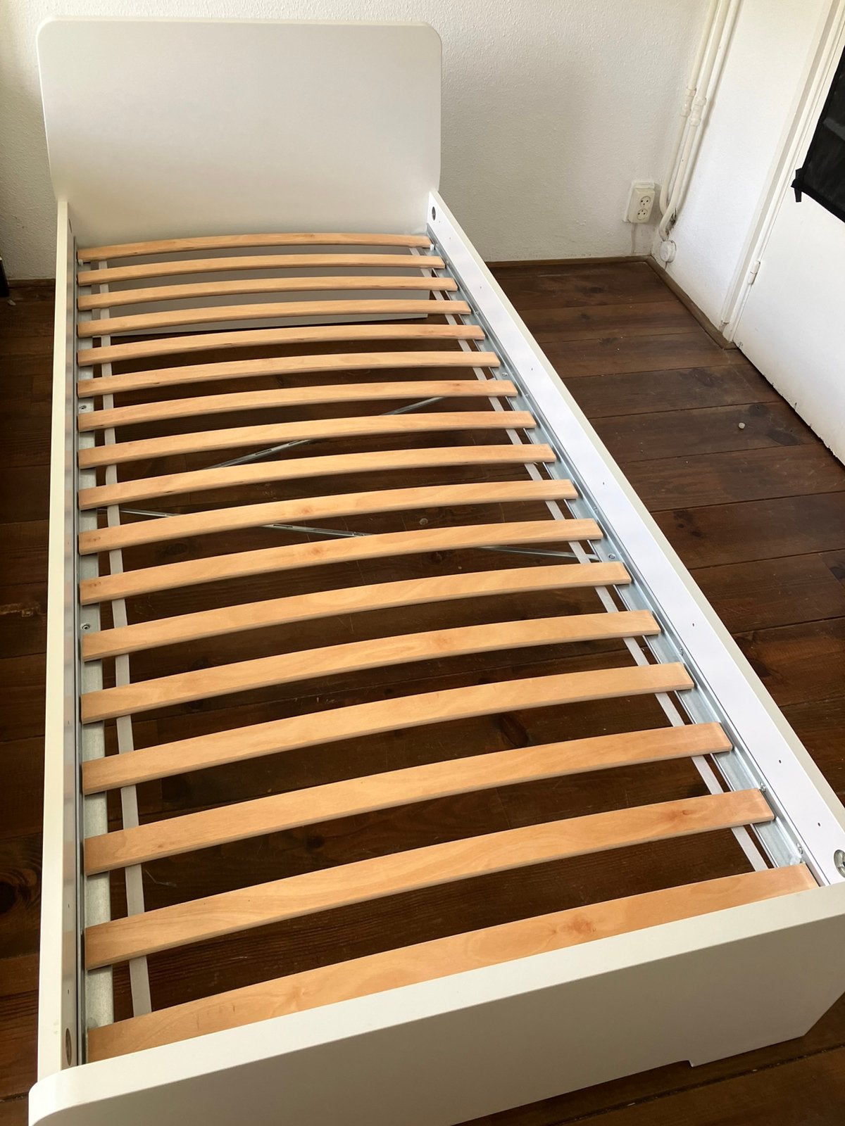 Ikea single bed with mattress, Huis en Inrichting, Ophalen, 90 cm, Eenpersoons, Wit