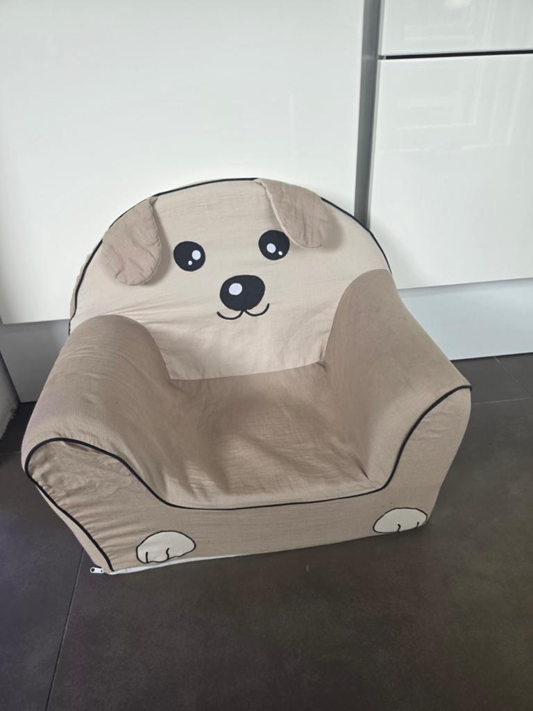 Beige kinderfauteuil in de vorm van een hondje, Ophalen of Verzenden, Gebruikt, Overige typen