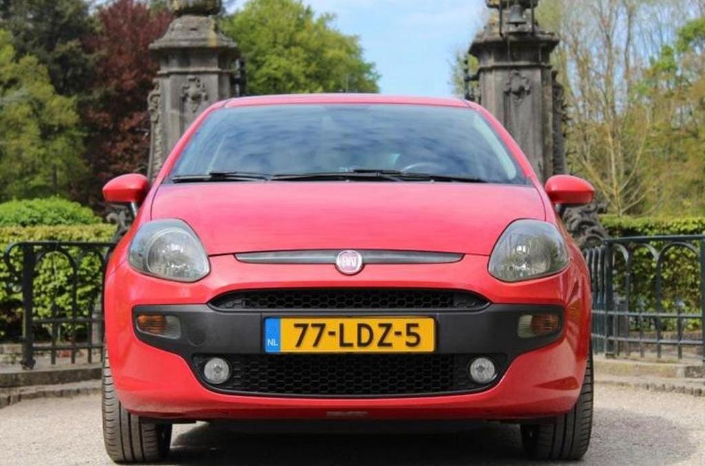 Fiat Punto 1.4 5DR 2010 Rood, Auto's, Voorwielaandrijving, 40 €/maand, 4 cilinders, 400 kg