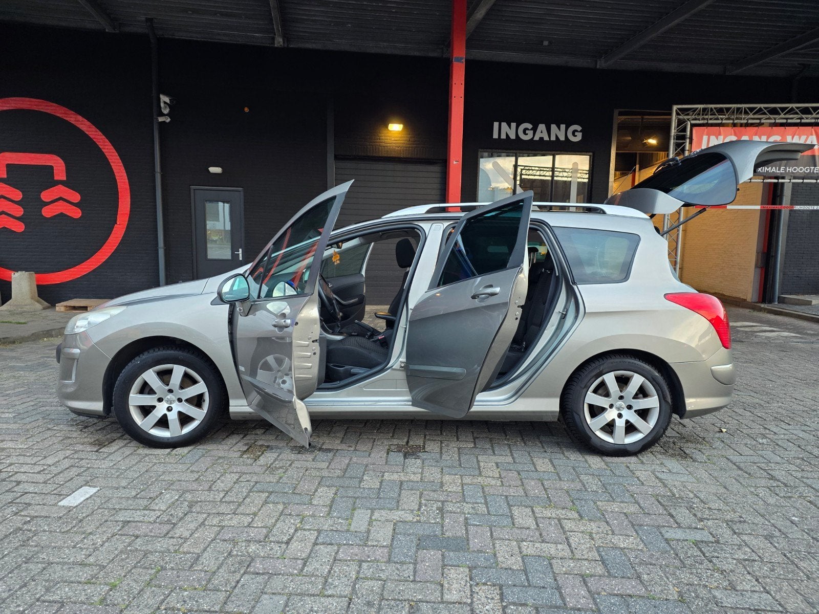 Peugeot 308 1.6 VTI 16V SW 7P 2011 Grijs, Auto's, Peugeot, Voorwielaandrijving, Zwart, 4 cilinders, 7 stoelen