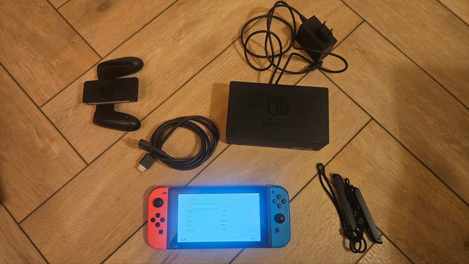 Nintendo Switch 2019 Upgrade met accessoires, Spelcomputers en Games, Spelcomputers | Nintendo Switch, Ophalen, Gebruikt, Met 2 controllers