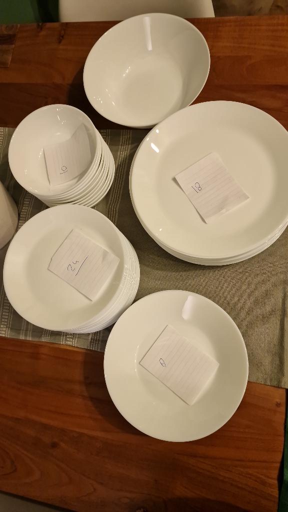 Borden set van Ikea, Huis en Inrichting, Keuken | Servies, Ophalen, Zo goed als nieuw, Overige stijlen, Bord(en)