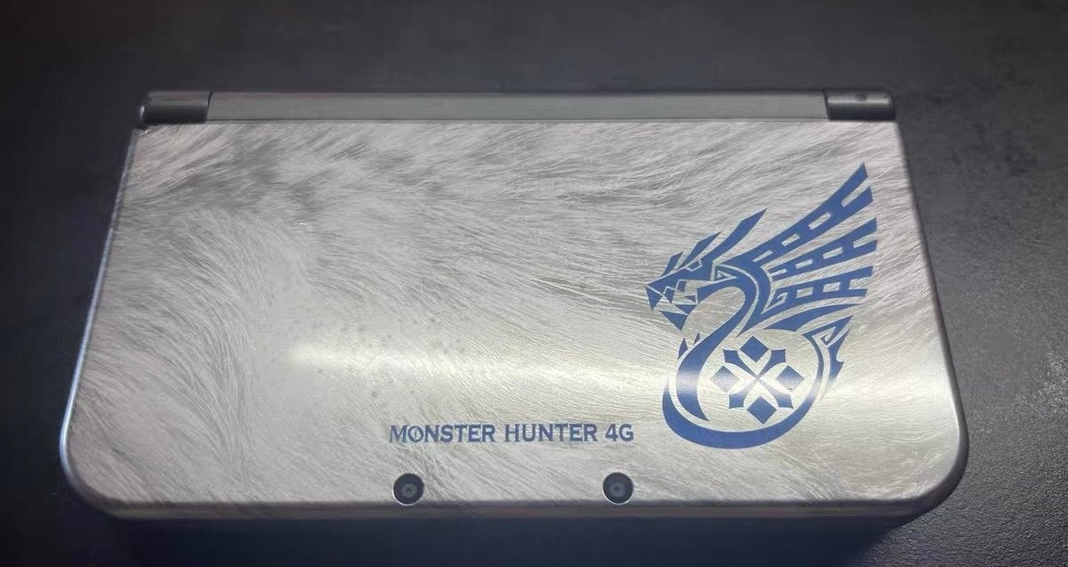 New Nintendo 3DS XL Monster Hunter 4G limited edition -, Ophalen, Zo goed als nieuw