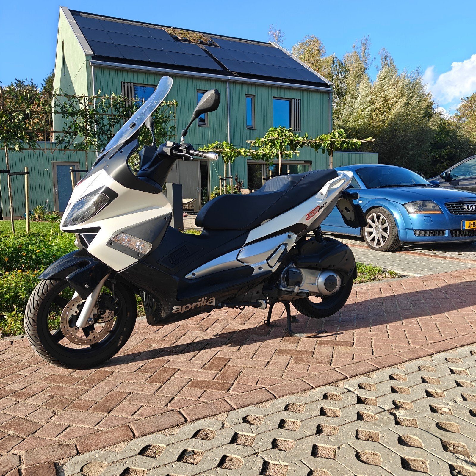 Aprilia sr max met 1400 euro aan aantoonbaar onderhoud, Scooter, Particulier, Minimaal motorrijbewijs A2, 1 cilinder
