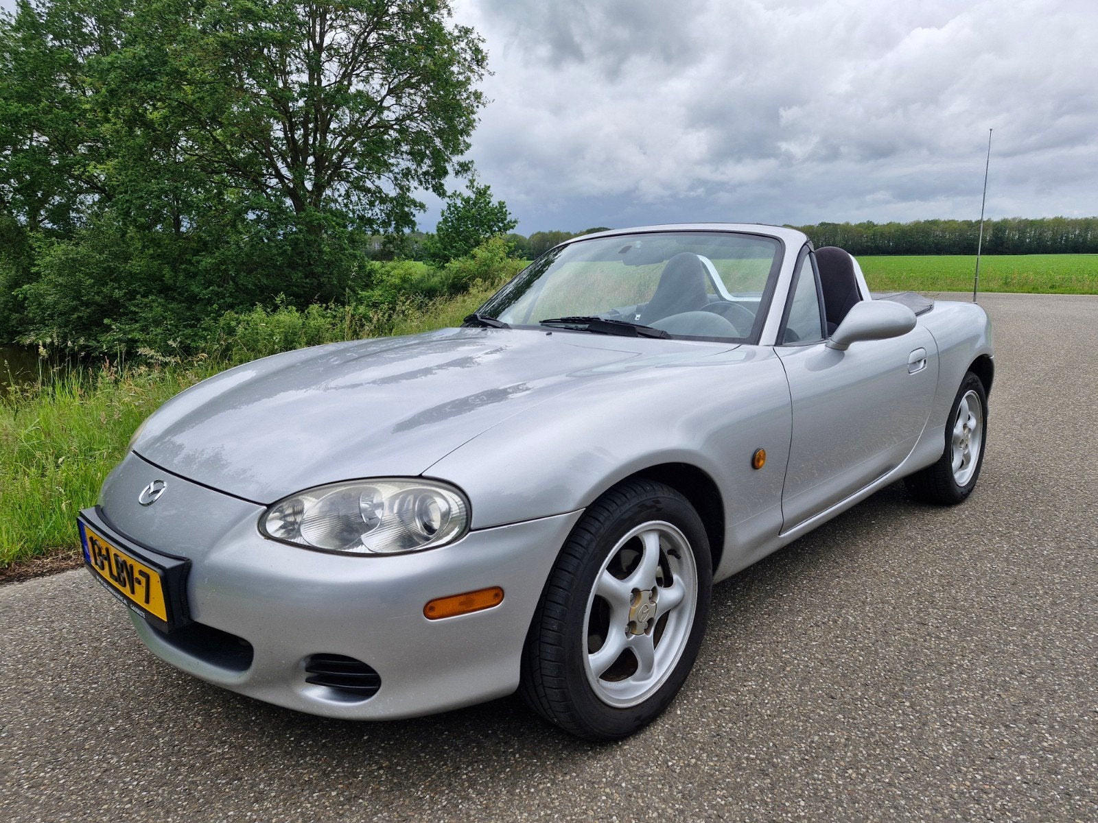 Mazda MX-5 1.6 I Exclusive 2004 Grijs, Auto's, 13 km/l, Achterwielaandrijving, 40 €/maand, 4 cilinders