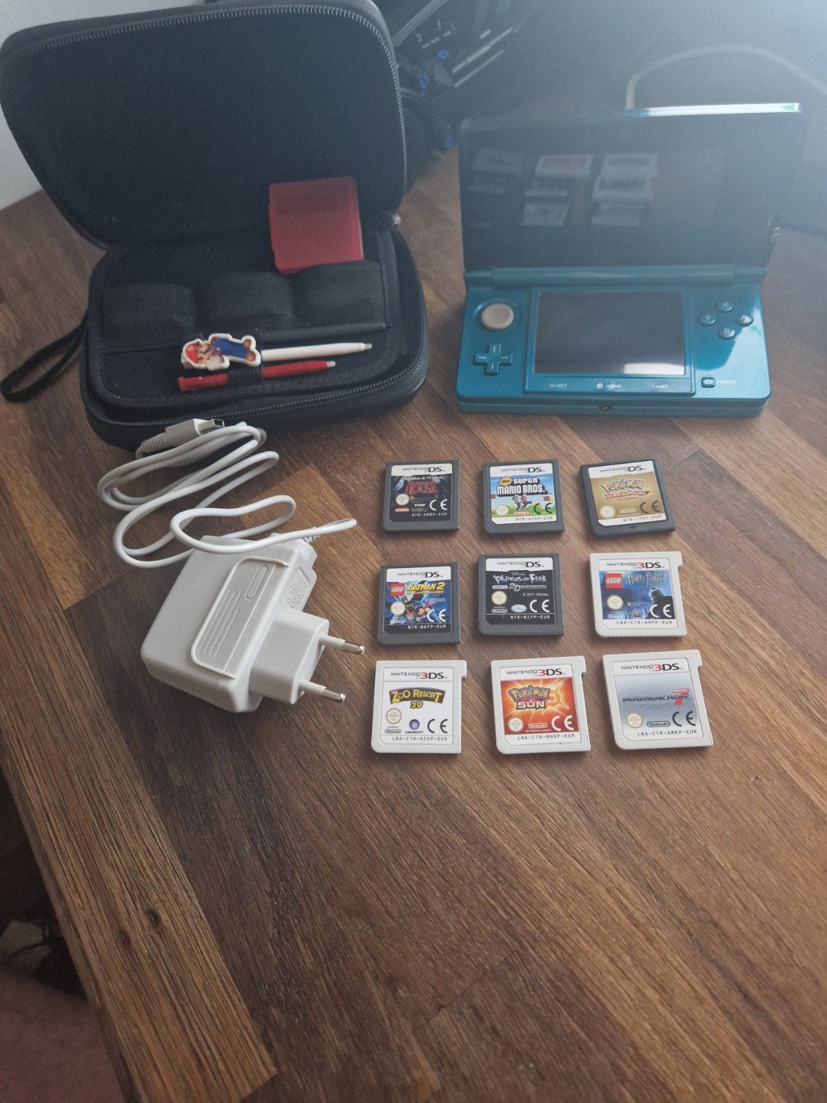 Nette 3DS Aqua Blue met 9 spellen (incl. Pokemon Heart Gold), Spelcomputers en Games, Met games, Blauw, Ophalen of Verzenden, 3DS