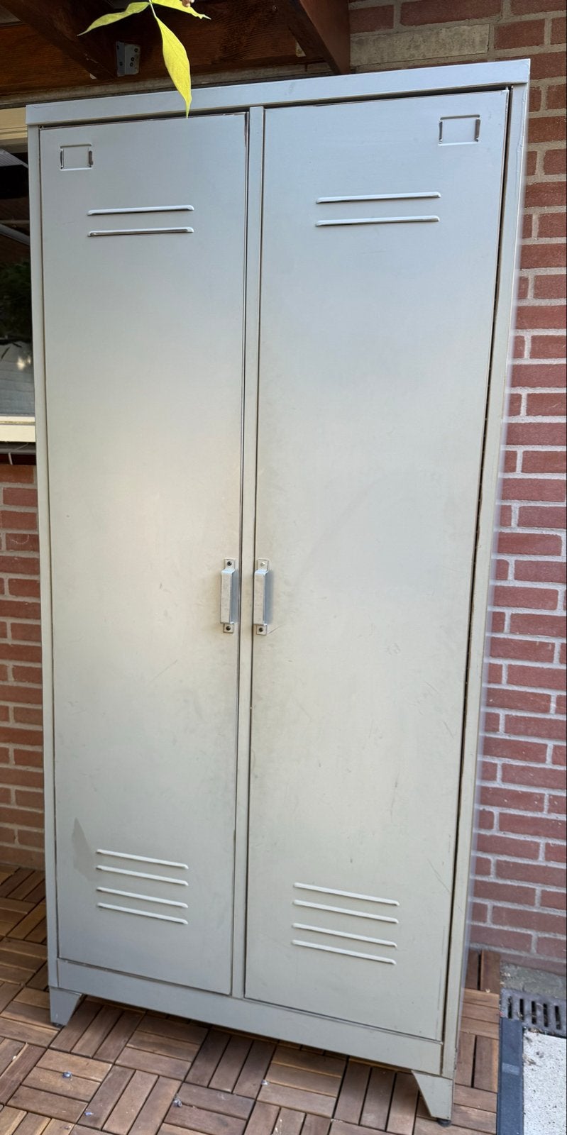 Woood metalen kledingkast / locker met planken en hangruimte, Huis en Inrichting, Kasten | Kledingkasten, Ophalen, Gebruikt, 50 tot 100 cm