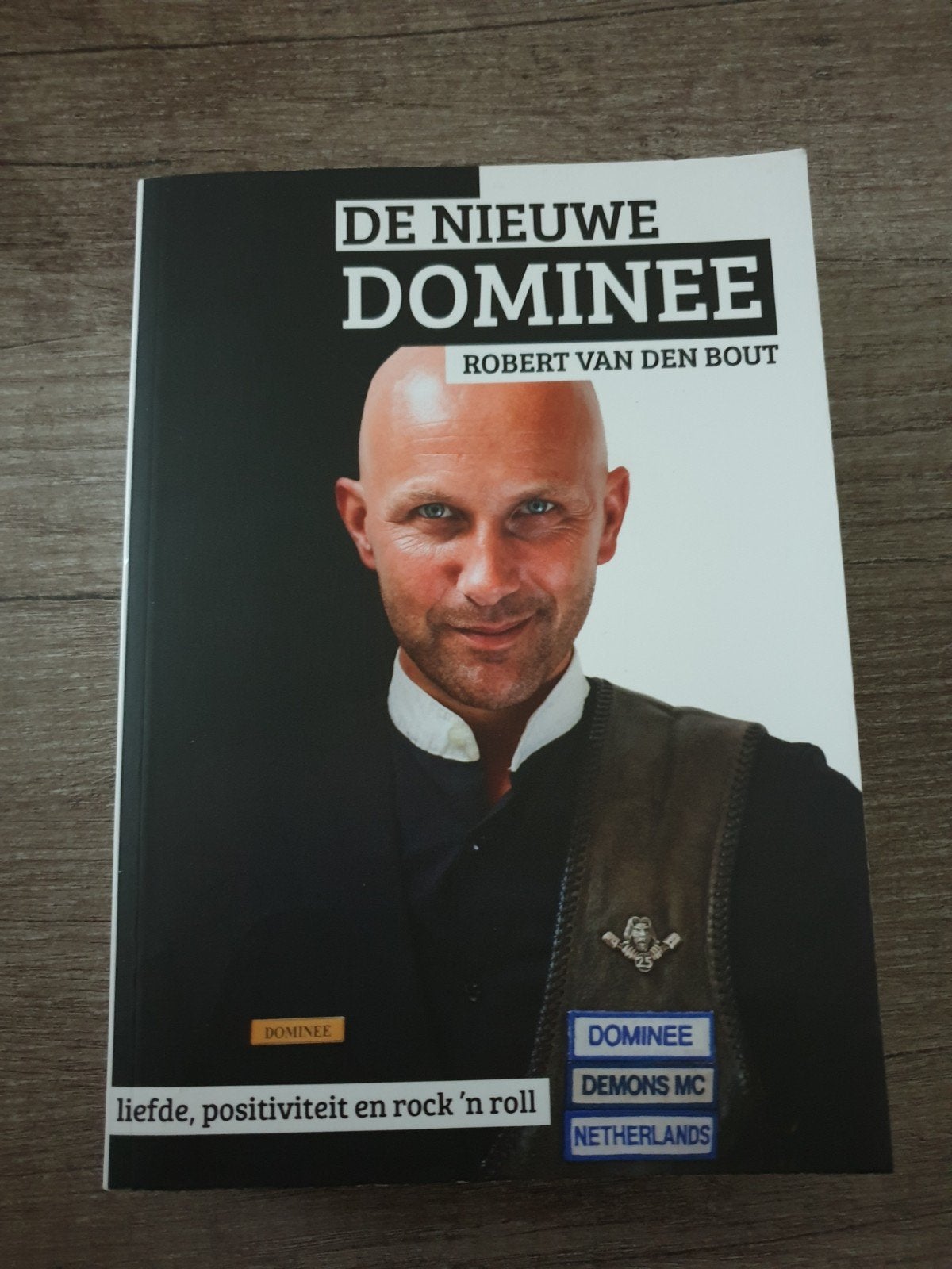 De Nieuwe Dominee - Robert van den Bout, Boeken, Ophalen of Verzenden, Gelezen, Robert van den Bout