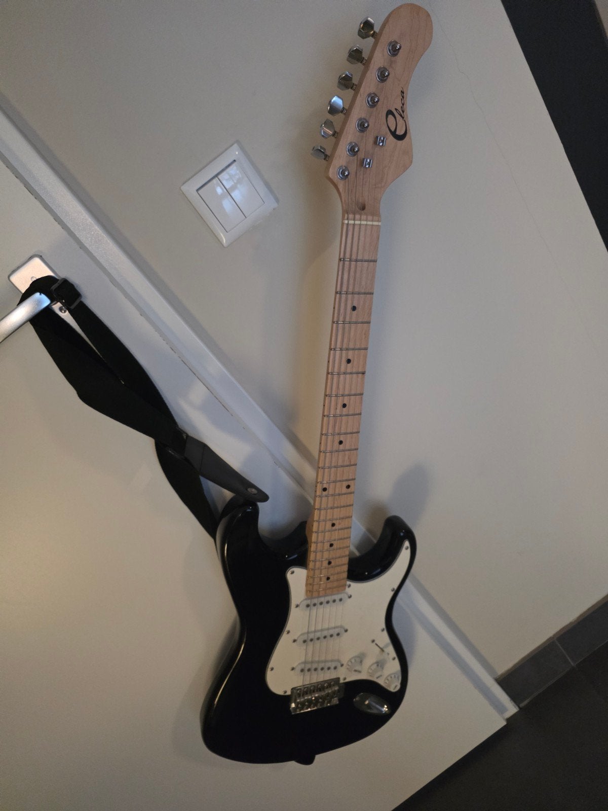 Elektrische Gitaar Classic zwart, Ophalen of Verzenden, Zo goed als nieuw, Solid body, Overige merken