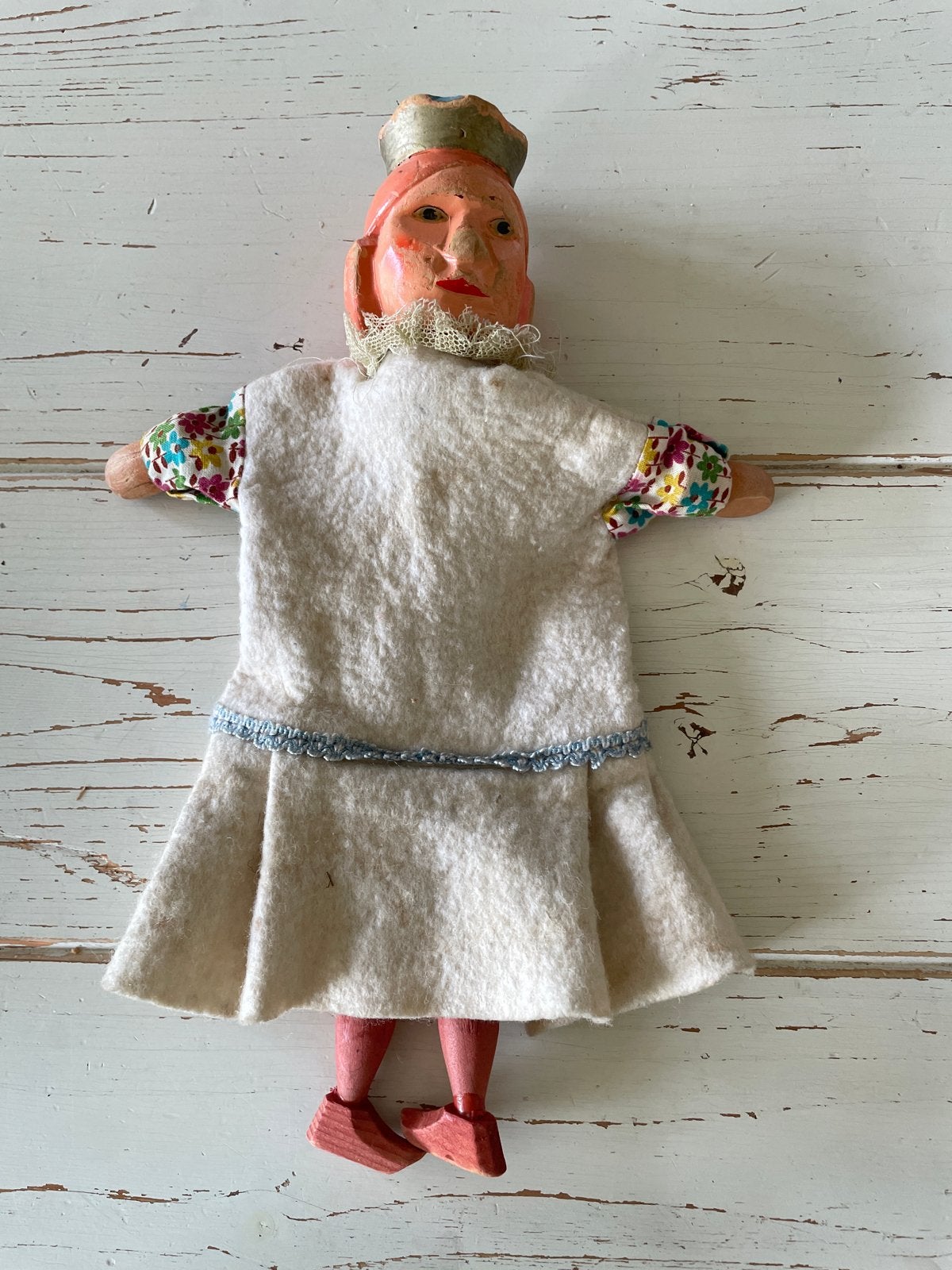 Antieke handpop met houten hoofd en kleding, Verzamelen, Ophalen of Verzenden, Gebruikt, Overige typen