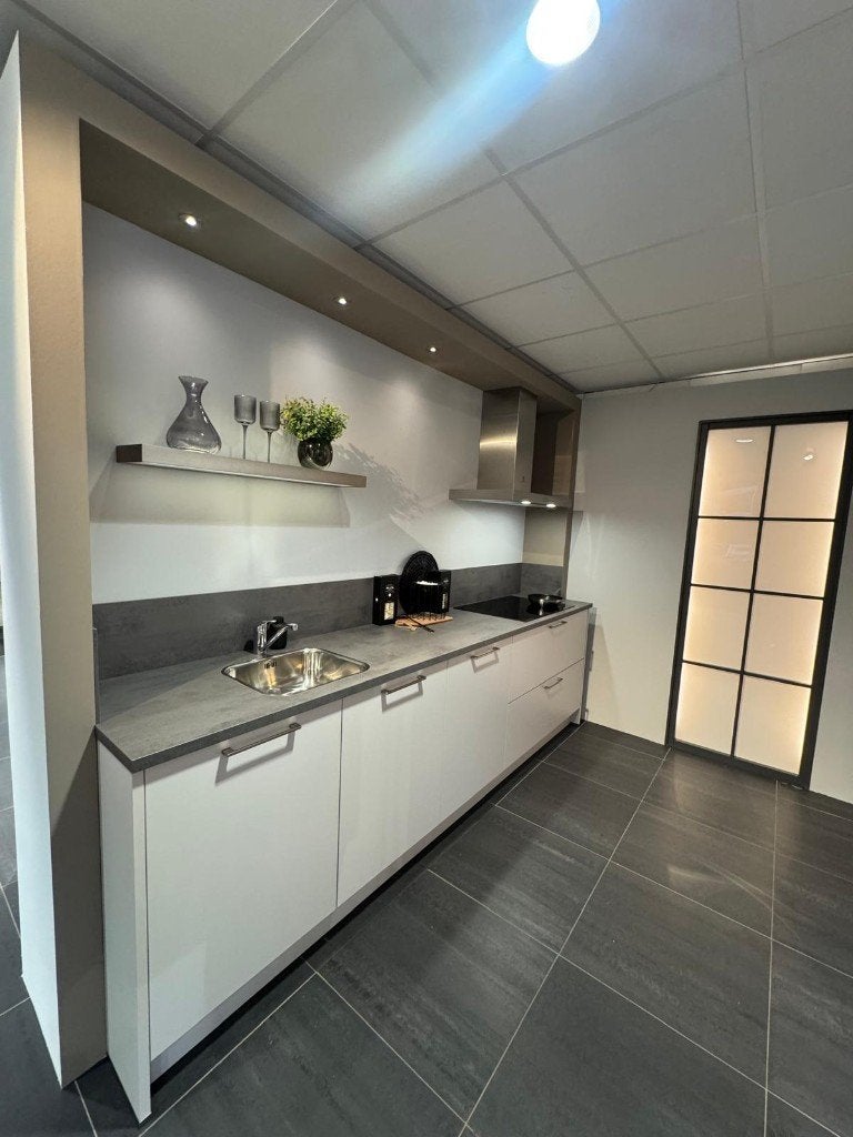 Showroomkeuken, Huis en Inrichting, Ophalen, Dubbelwandige keuken, Zo goed als nieuw, Kunststof