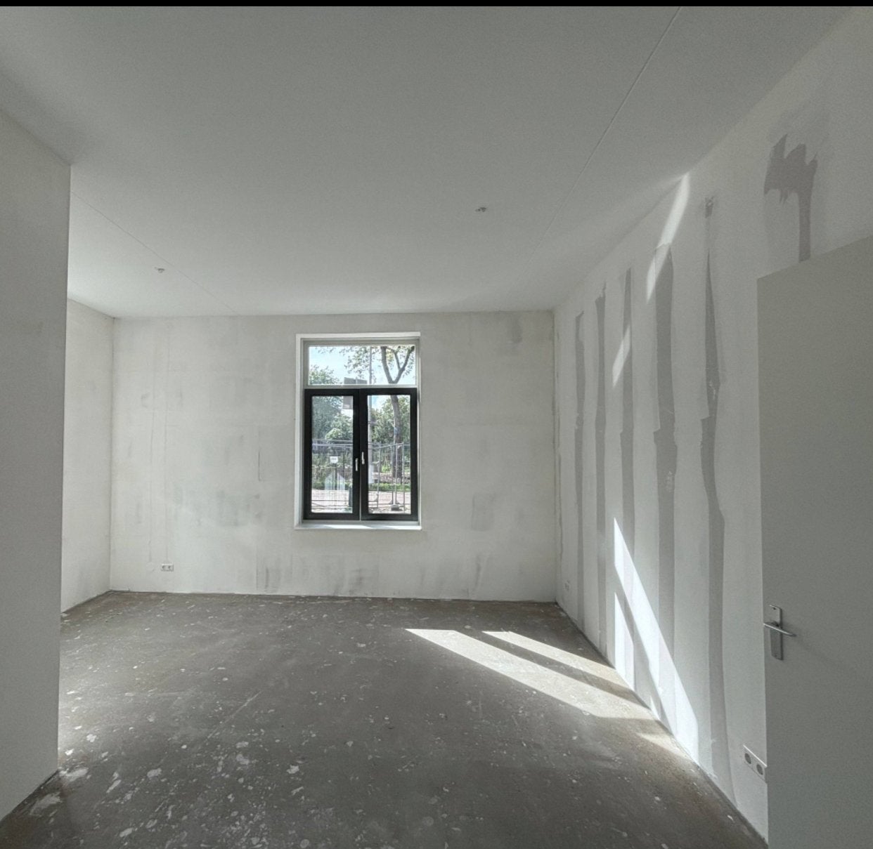 Klusser gezocht vloer en wandafwerking nieuwbouwappartement, Ophalen, Nieuw, 10 m² of meer, 10 tot 30 cm