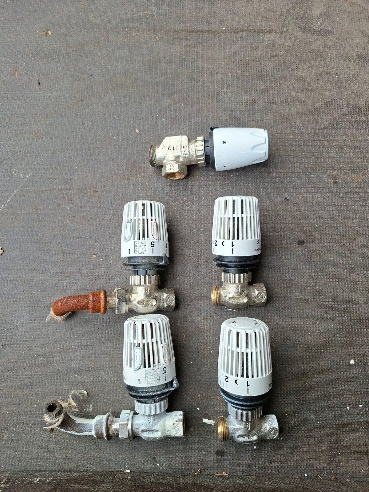 5 Heimeier radiatorkranen - Thermostatische ventielen, Ophalen of Verzenden, Gebruikt, Radiator