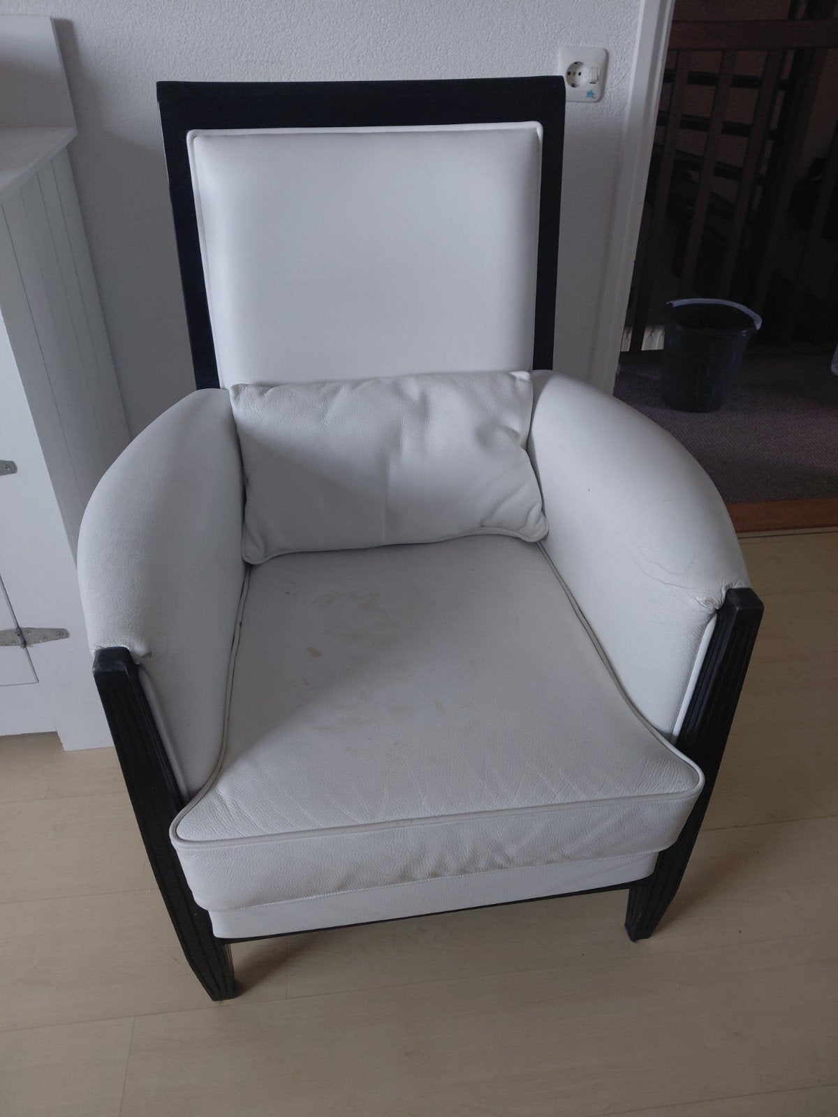 Comfortabele fauteuil met witte bekleding, Ophalen, Gebruikt, Modern klassiek, 75 tot 100 cm
