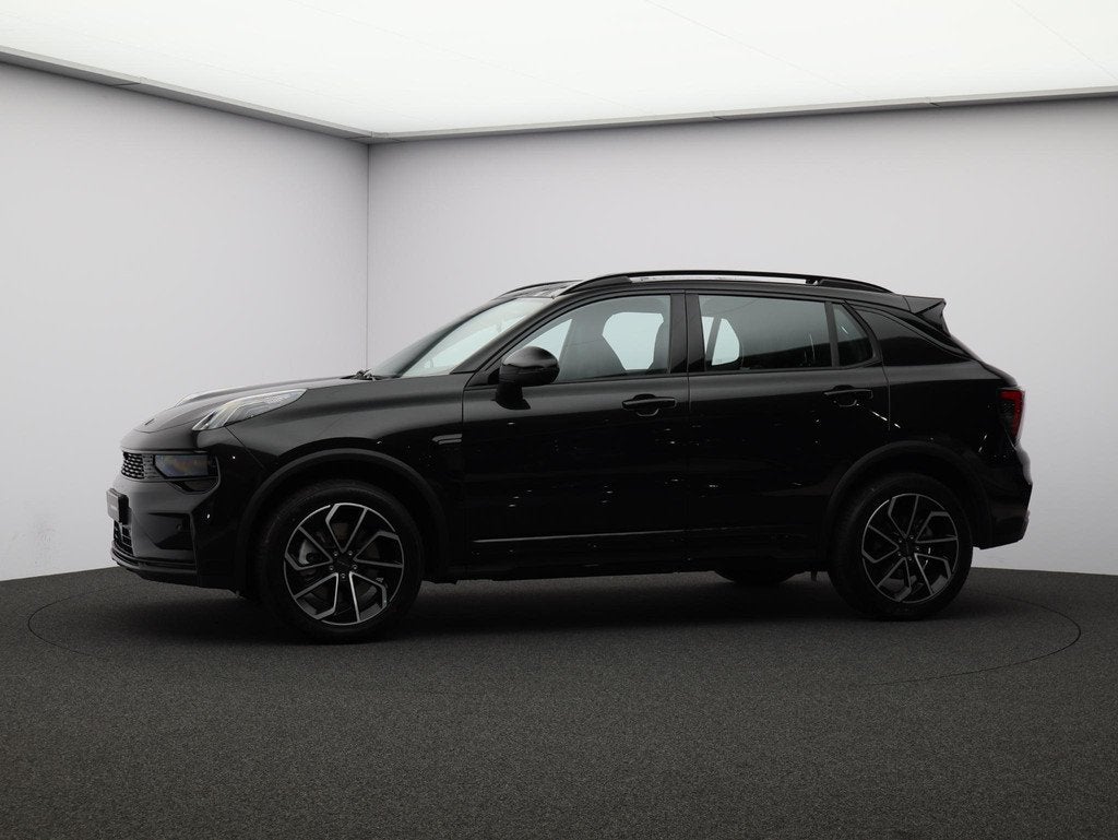 Lynk & Co 01 1.5 Core VOORRAADACTIE! € 43145.- VOOR € 36, Auto's, Euro 6, 4 cilinders, Alcantara, Zwart