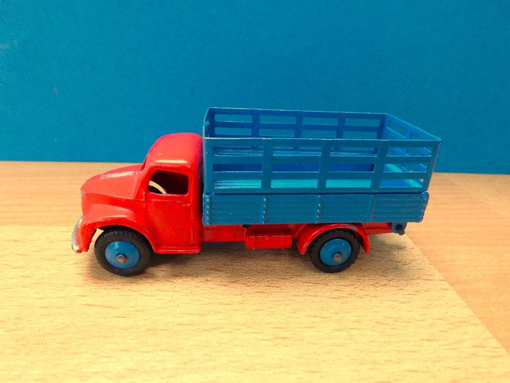 Dinky Toys # 343 Dodge veewagen rood - blauw, Ophalen of Verzenden, Gebruikt, Bus of Vrachtwagen, Dinky Toys