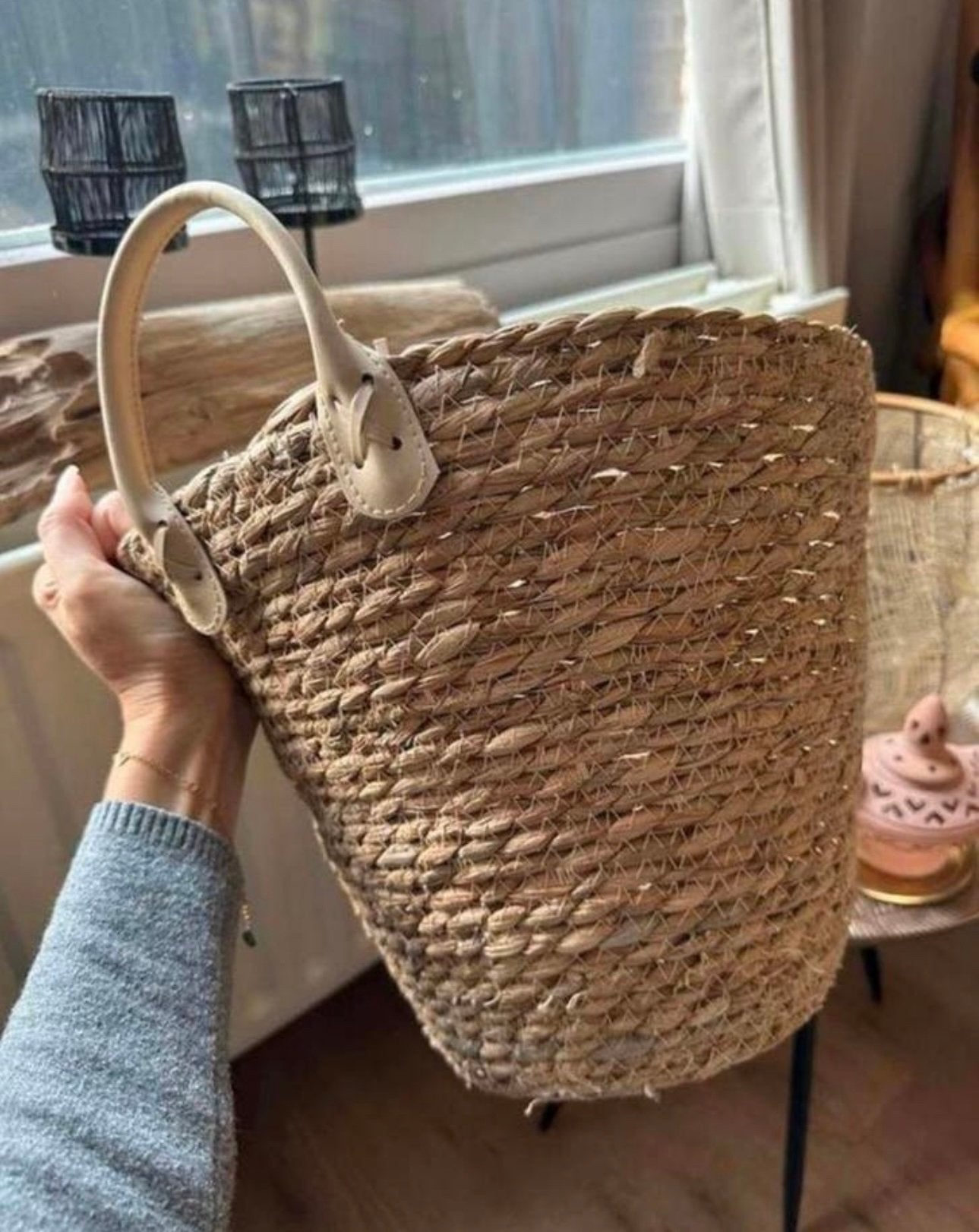 Grote rotan mand met bruine handvaten - loods 5, Ophalen of Verzenden, Zo goed als nieuw, Rechthoekig, Riet